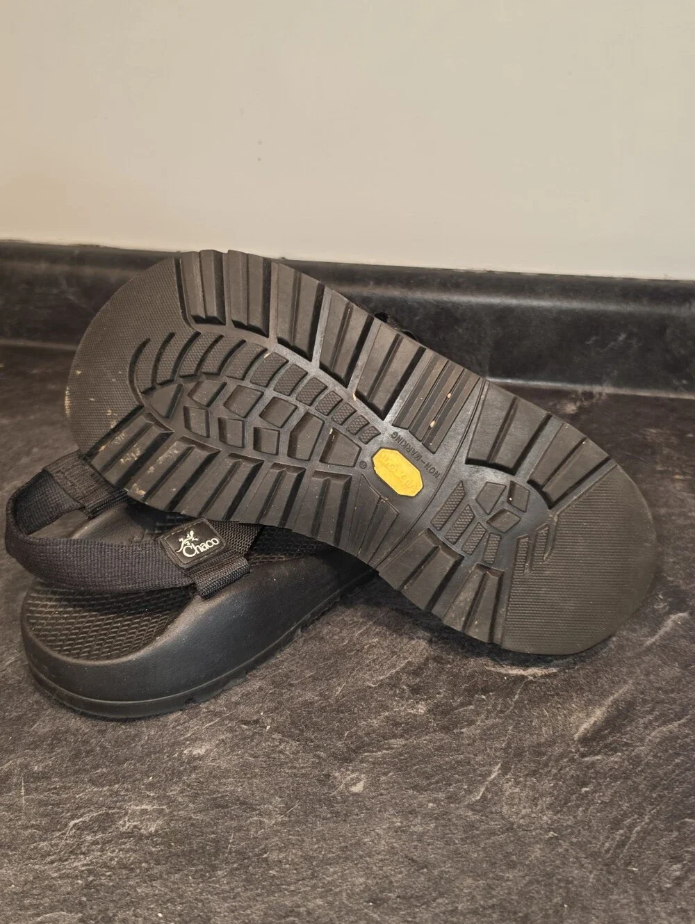 Chaco Classic Z1 Black Strappy Sandals Mens Size 9